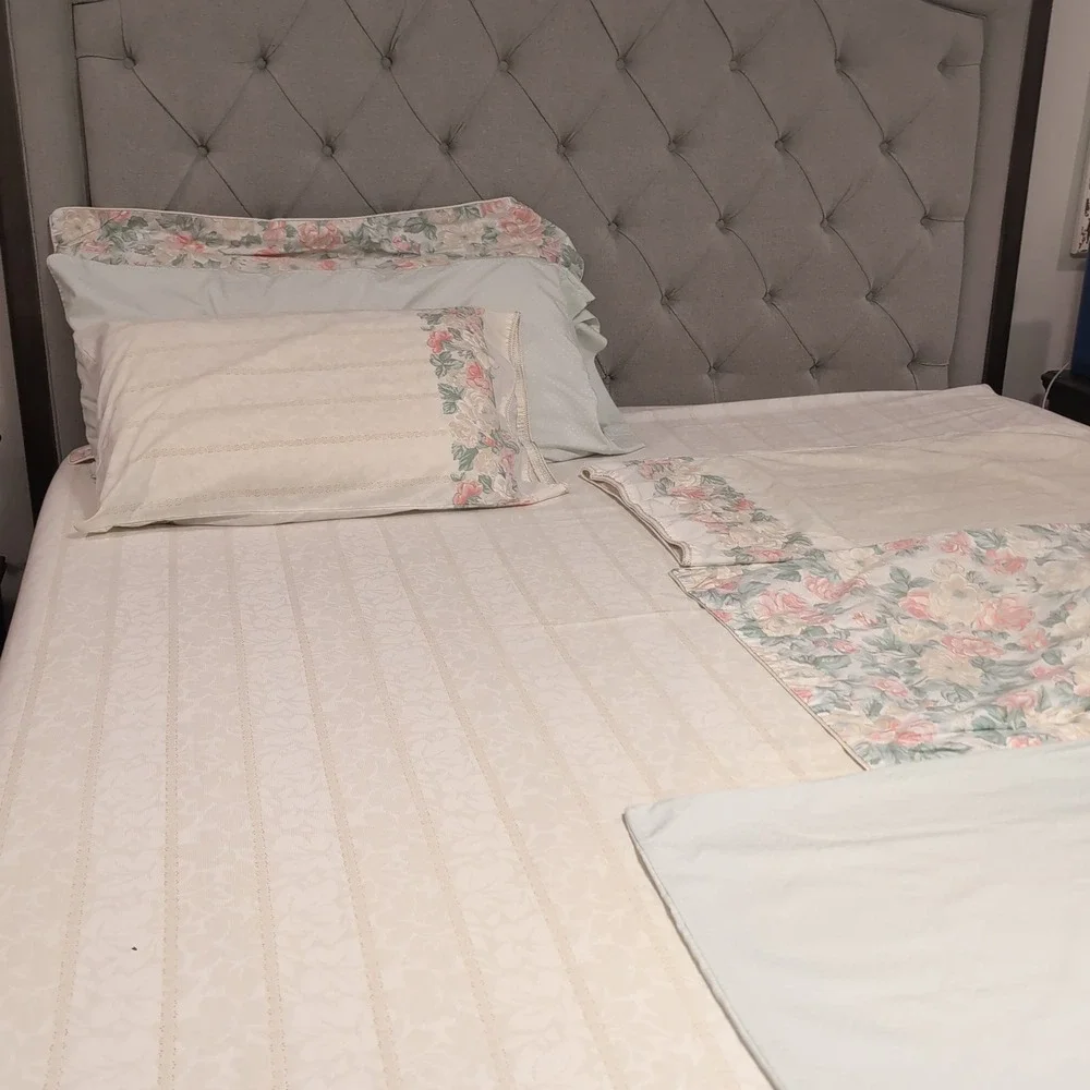 Vtg Eileen West King/Queen Sheet Set Cream‎ Floral Cotton USA 6 pillowcases READ